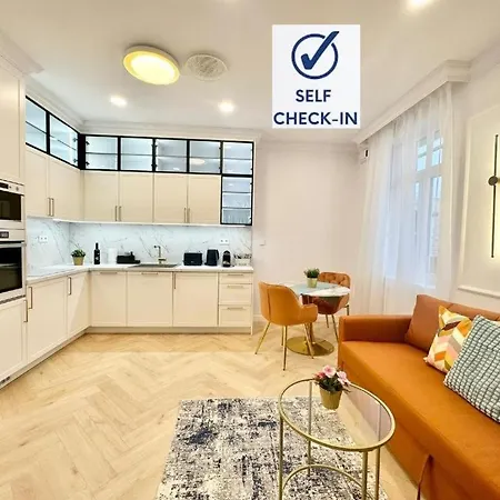 Buda Mini I Self Check-in *